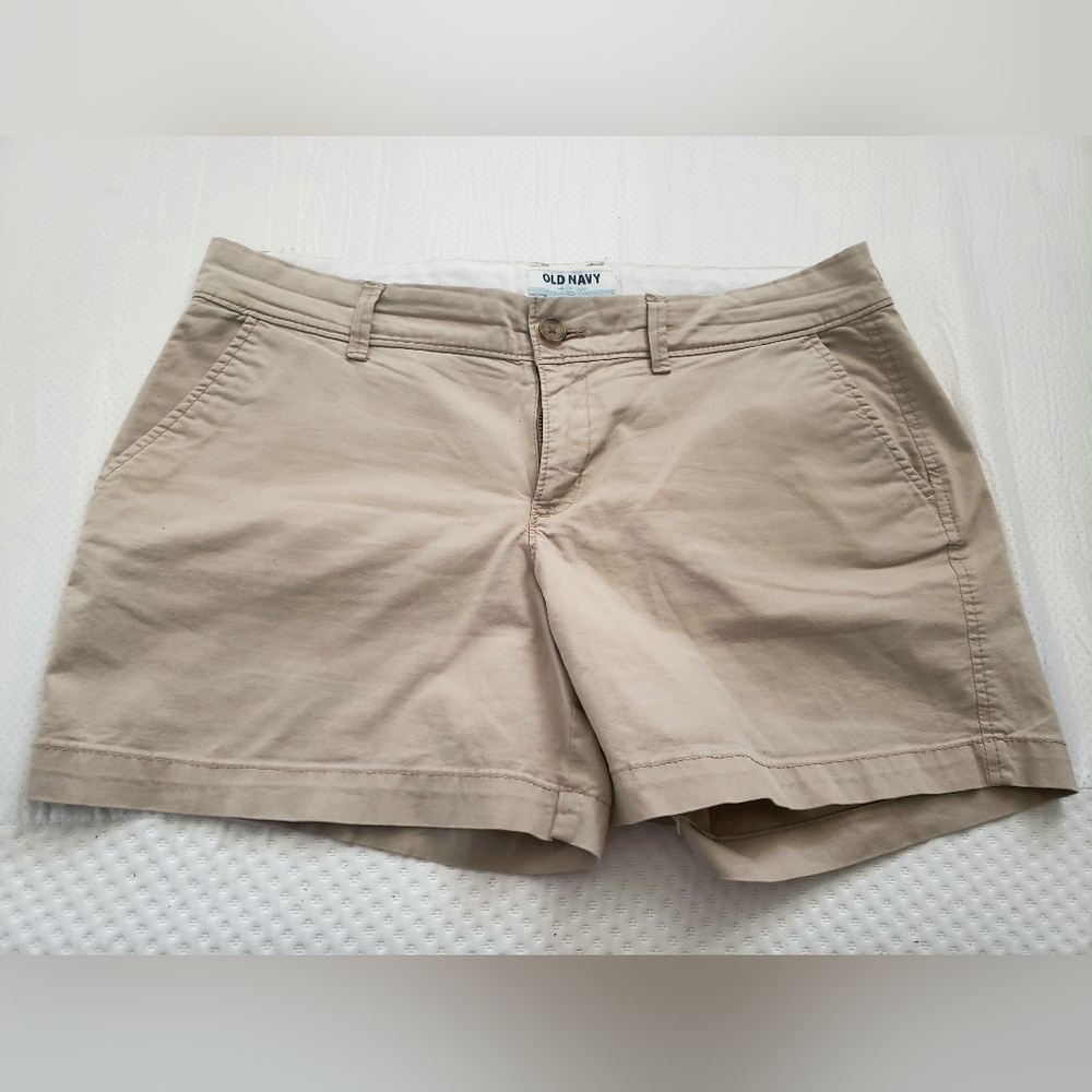 Old navy woman's cargo shorts